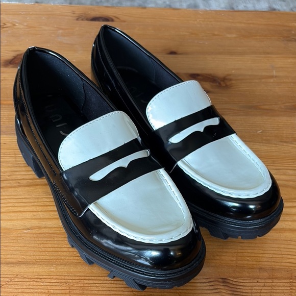 Unisa Black and White Flats with Chunky Sole - Picture 1 of 13